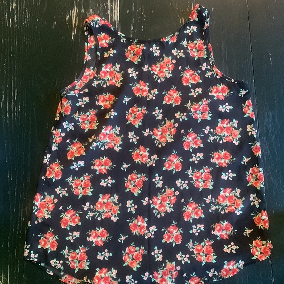 Tank top.☀️ - Picture 3 of 3